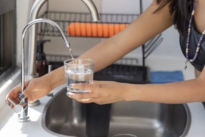 reservoir-saumure-bac-sel-pour-adoucisseur-eau