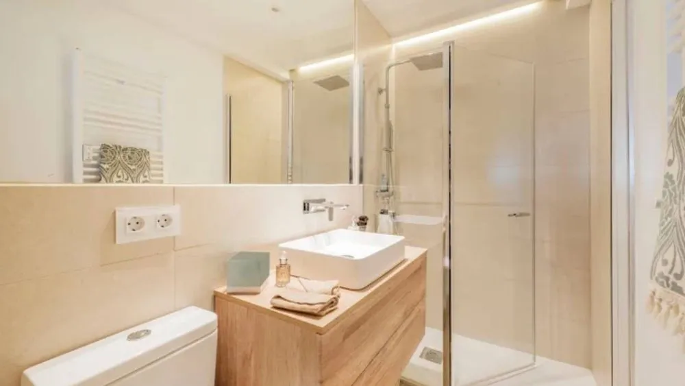 Rénovation de Salle de Bain à Annemasse et Annecy : Comment Réussir votre Projet en 2025 ?