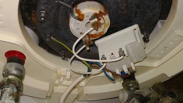 Comment Vidanger un Chauffe-Eau : Le Guide pour l'Hiver 2025-2026