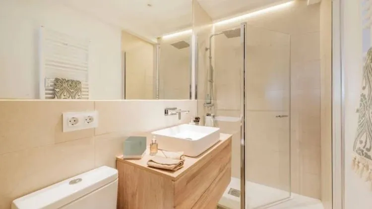 Rénovation de Salle de Bain à Annemasse et Annecy : Comment Réussir votre Projet en 2025 ?